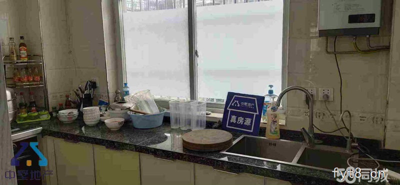 华联商厦旁 中间楼层大三室 采光户型好精装修家具家电全送